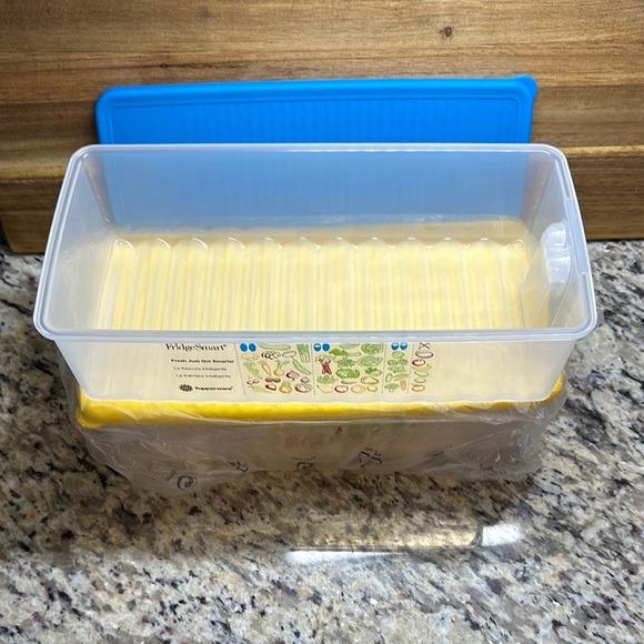 Tupperware FridgeSmart Medium Set - Picture 3 of 3